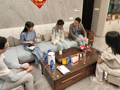 学校党支部组织“连心 同行”党员教师家访活动
